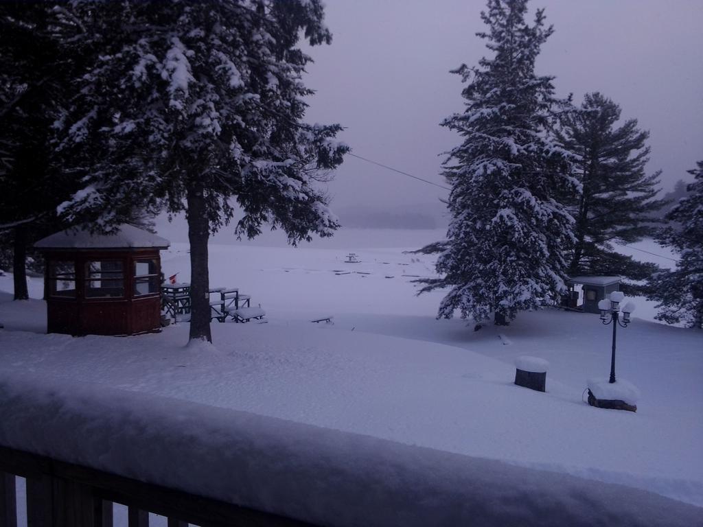 Little Hawk Resort & Marina Algonquin Highlands Екстер'єр фото