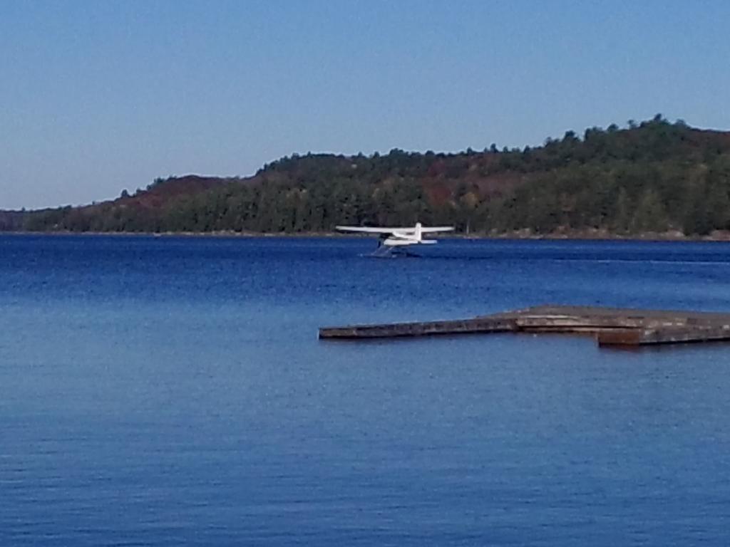 Little Hawk Resort & Marina Algonquin Highlands Екстер'єр фото