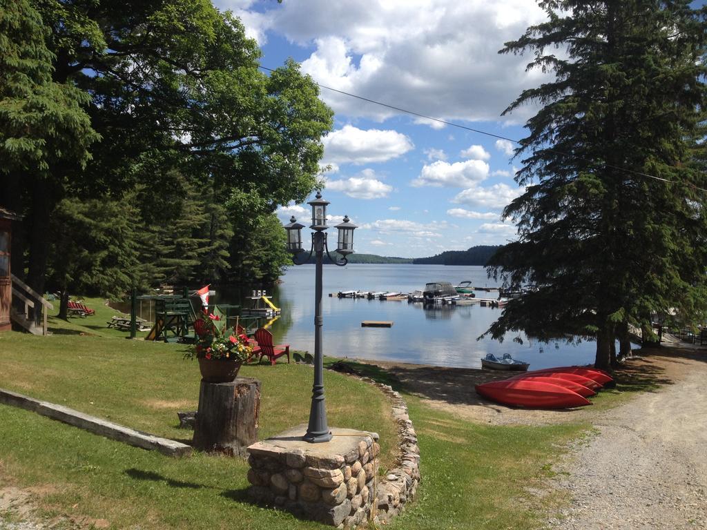Little Hawk Resort & Marina Algonquin Highlands Екстер'єр фото