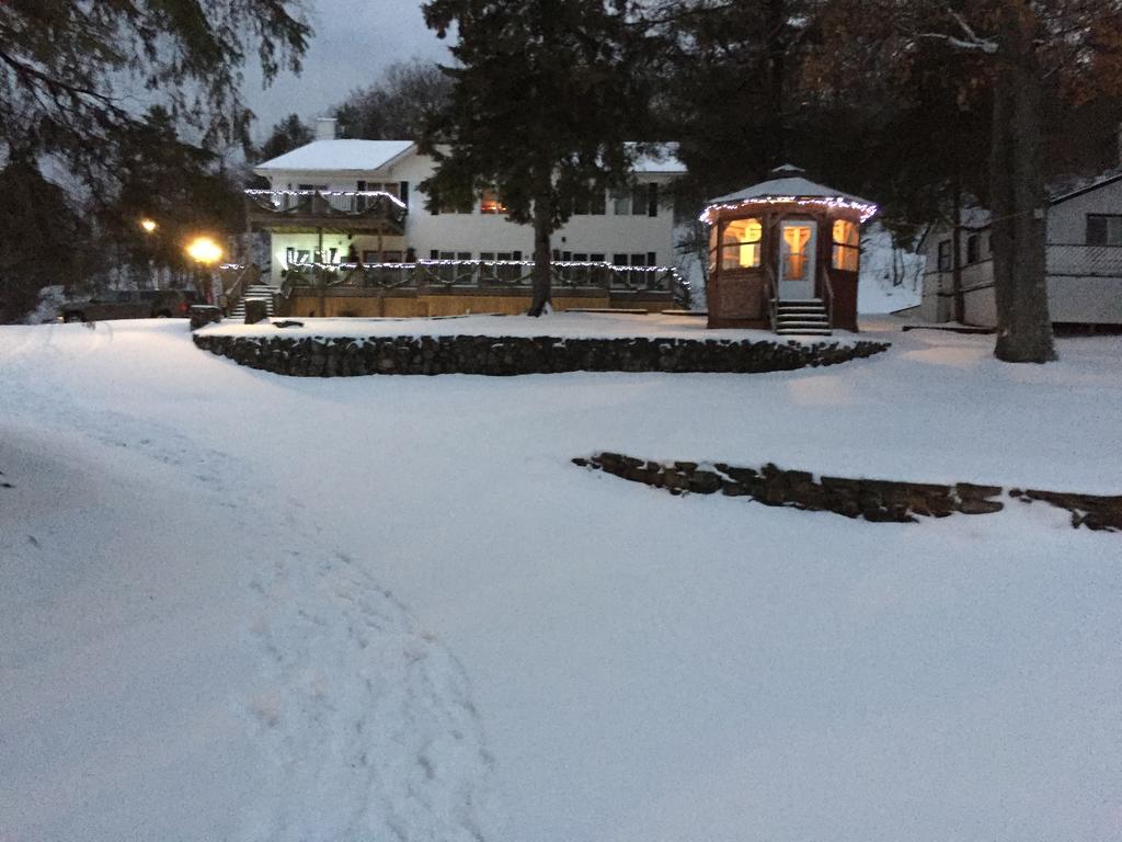 Little Hawk Resort & Marina Algonquin Highlands Екстер'єр фото