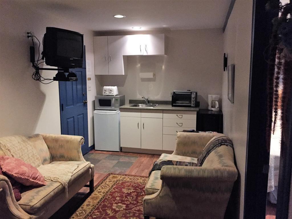 Little Hawk Resort & Marina Algonquin Highlands Екстер'єр фото