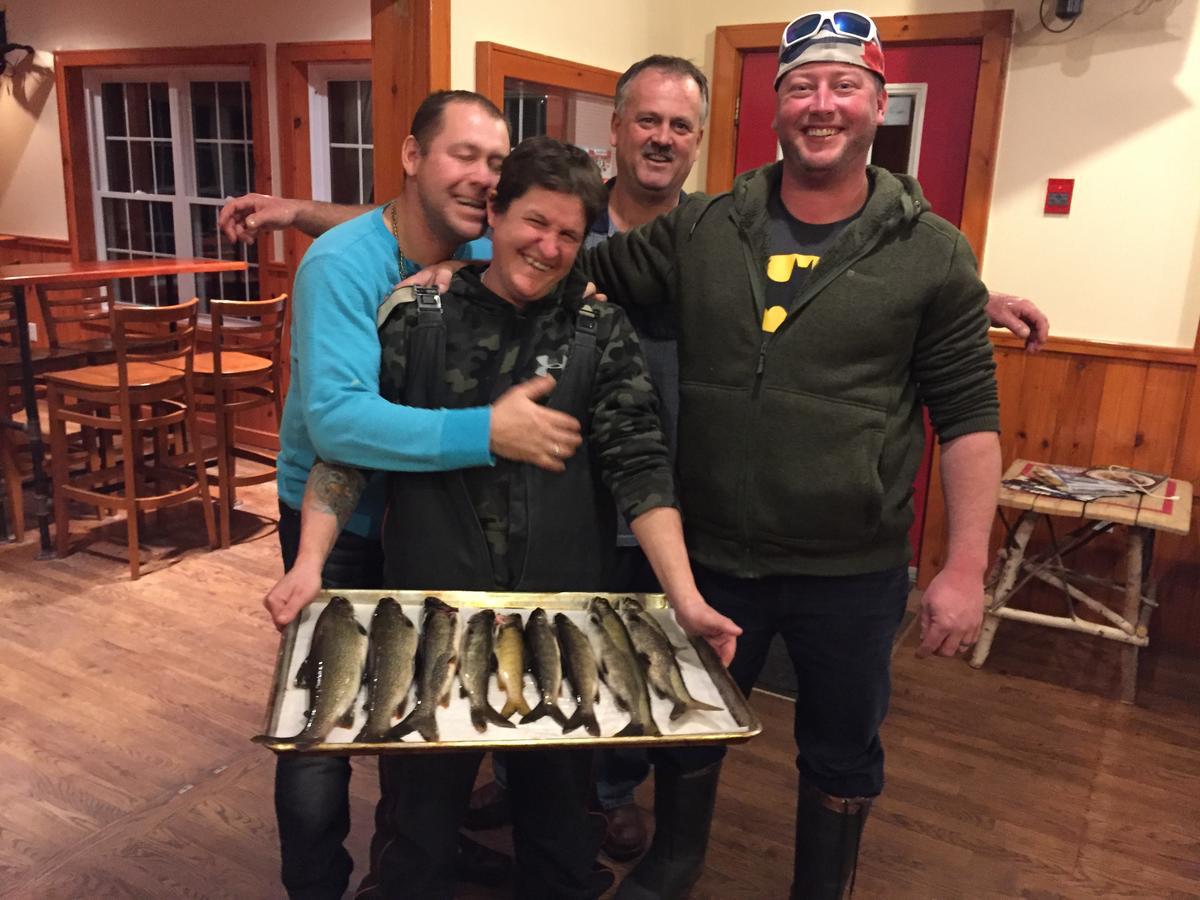 Little Hawk Resort & Marina Algonquin Highlands Екстер'єр фото