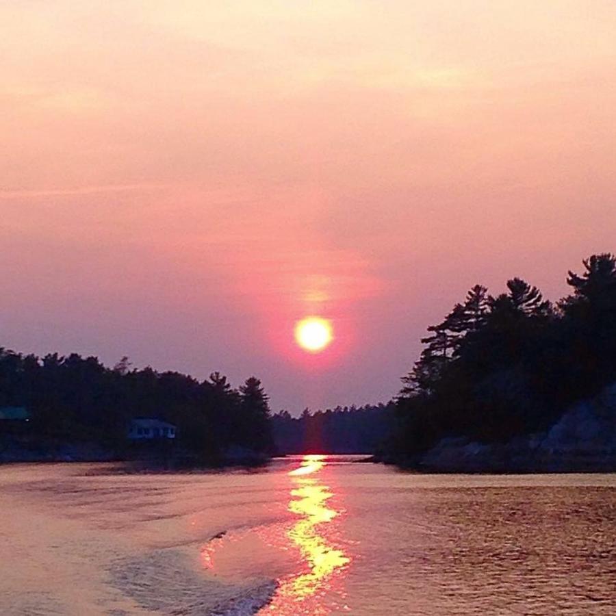 Little Hawk Resort & Marina Algonquin Highlands Екстер'єр фото